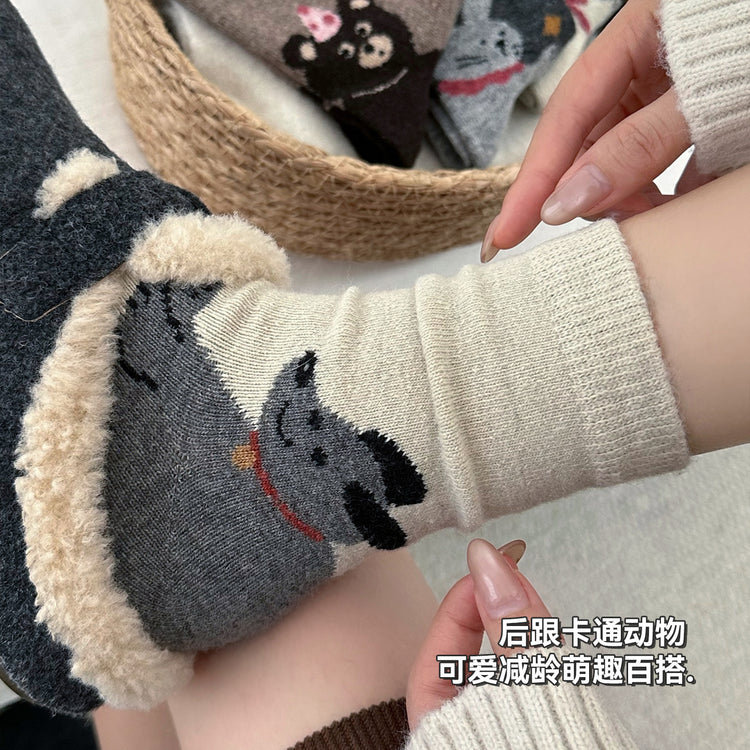 女襪|後跟卡通圖案襪子女冬季加厚保暖羊毛襪日系學院風彈力舒適中筒襪「GO2585」25.11-4