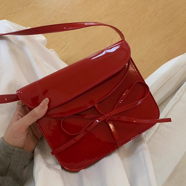 日韓流行|韓國小眾設計包包女2024新款時尚紅色亮面蝴蝶結小方包高級感百搭斜背包「9319#」24.04-1