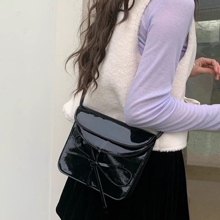 日韓流行|韓國小眾設計包包女2024新款時尚紅色亮面蝴蝶結小方包高級感百搭斜背包「9319#」24.04-1