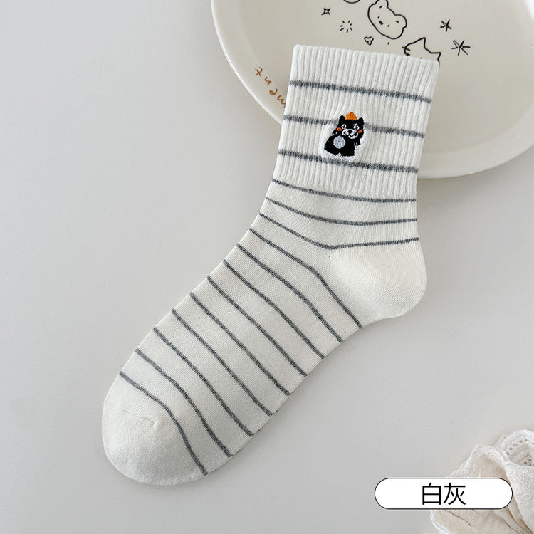 女襪|灰色襪子女夏季條紋卡通刺繡彈力中筒襪棉質親膚吸汗透氣堆堆襪「MI1088」25.04-3