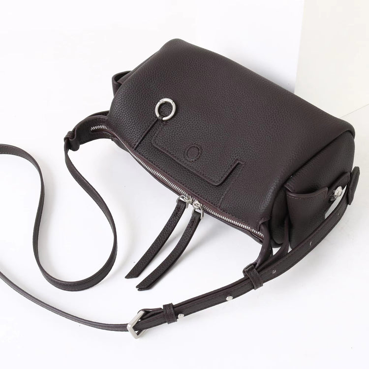 質感真皮|2025新款輕奢小眾高級感頭層牛皮枕頭相機包輕便簡約通勤百搭單肩包「OS53107」25.11-3