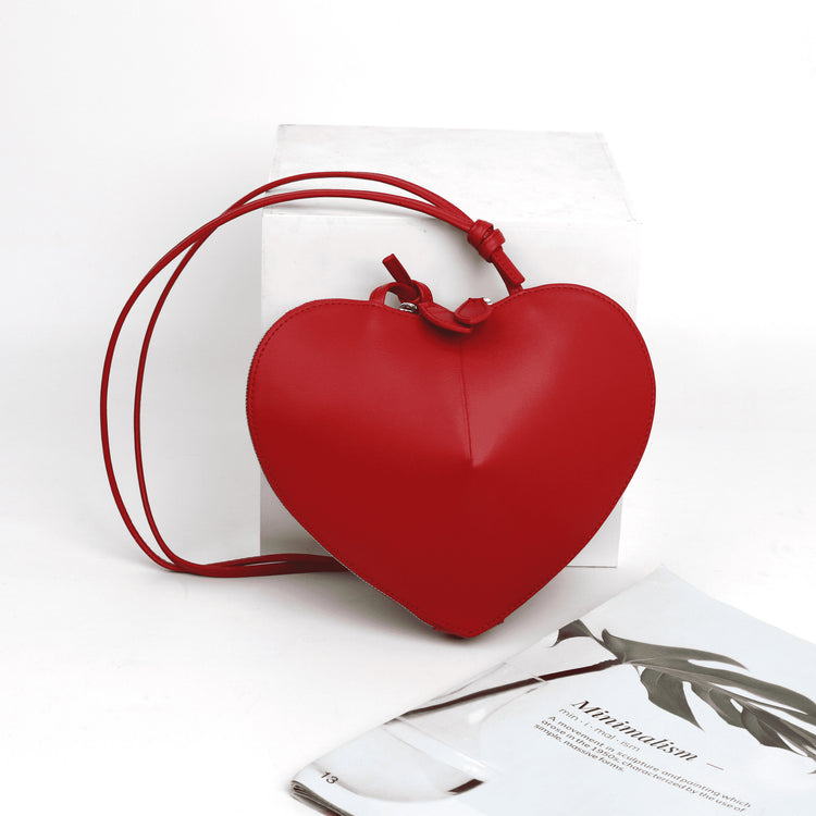 質感真皮|女士新款桃心包包流行爆款時尚超火小眾設計女斜背包愛心腋下包「2462」24.06-1