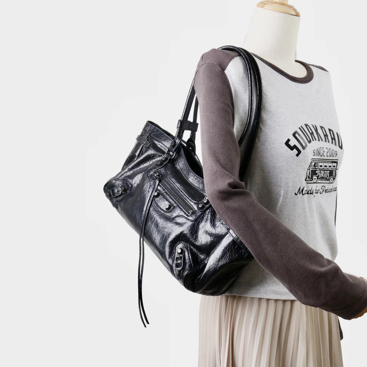 質感真皮|2025新款頭層油臘皮橫款機車包復古鉚釘休閒通勤單肩腋下托特包女「1186-O」25.10-1