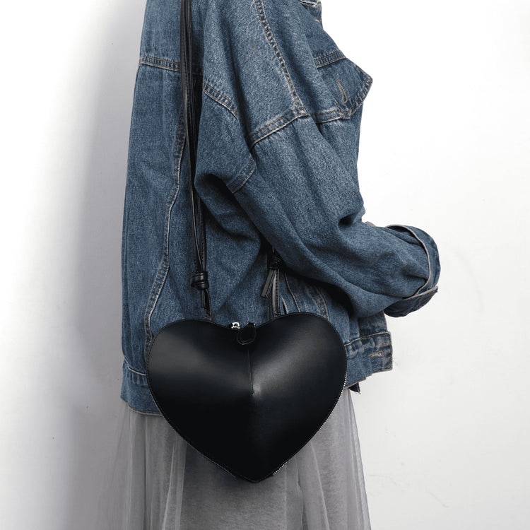 質感真皮|女士新款桃心包包流行爆款時尚超火小眾設計女斜背包愛心腋下包「2462」24.06-1