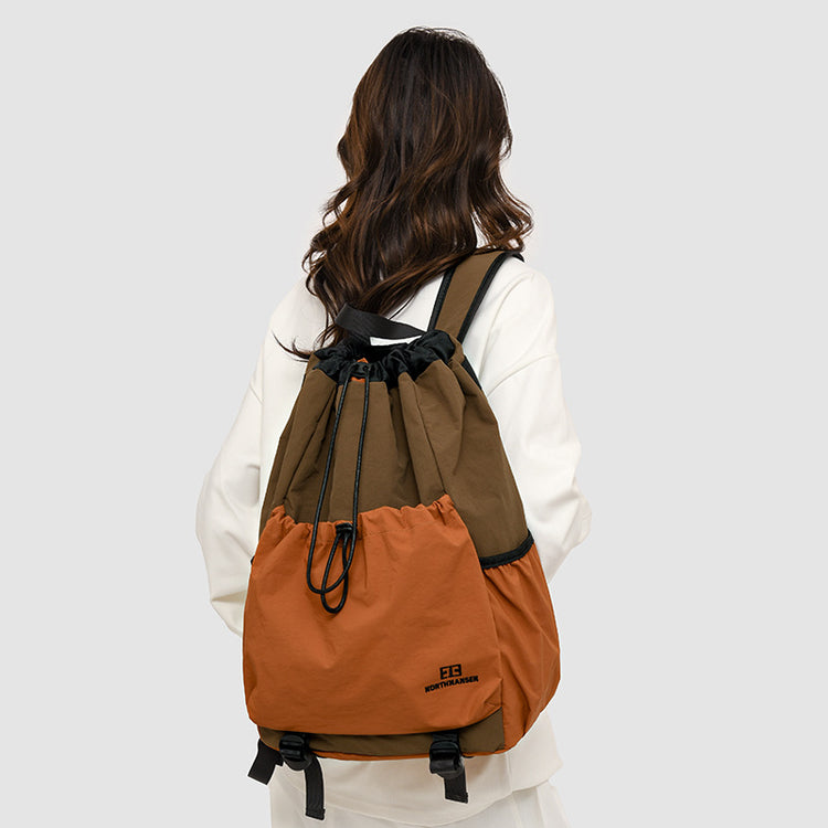 致青春|戶外露營休閒雙肩包輕便運動健身男女背包抽繩設計旅遊登山包「1121-129」25.02-2