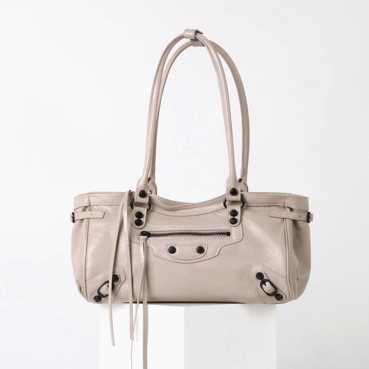 質感真皮|2025新款頭層油臘皮橫款機車包復古鉚釘休閒通勤單肩腋下托特包女「1186-O」25.10-1