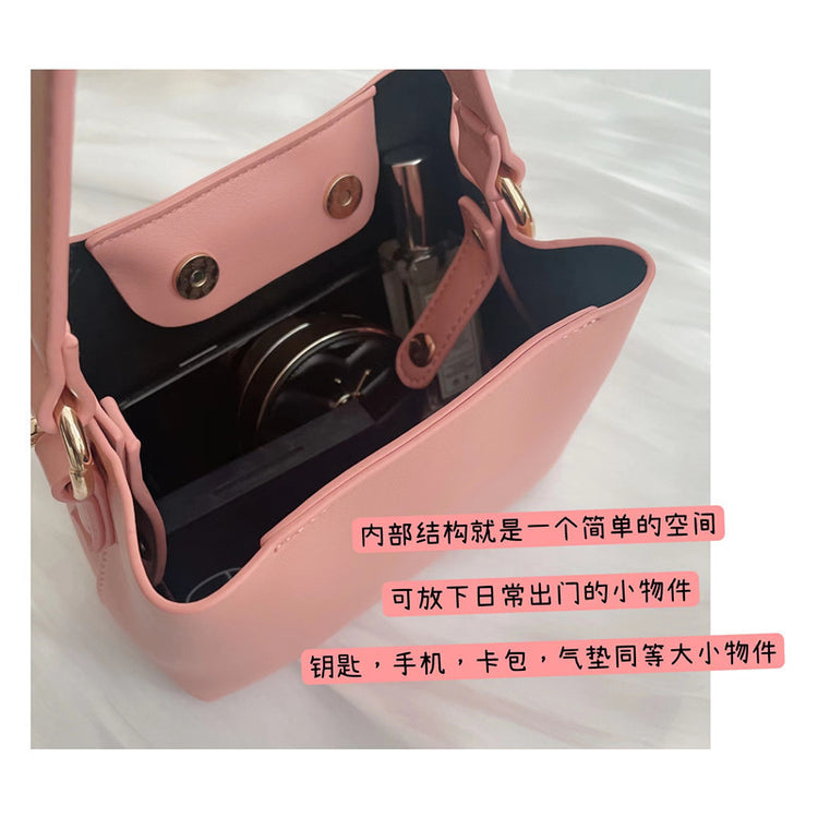日韓流行|小眾自製夏新品草莓粉斜挎水桶包迷你手提包韓氣質高級感單肩小包「9399#」24.06-1
