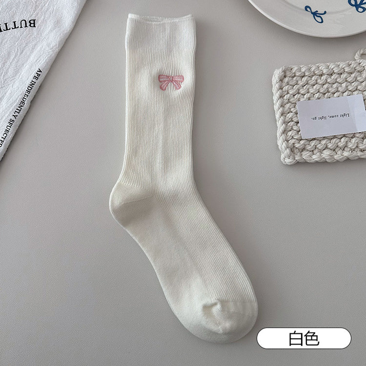 女襪|刺繡蝴蝶結襪子女簡約ins潮流彈力無骨中筒襪棉質吸汗透氣堆堆襪「DMS5014」25.03-1