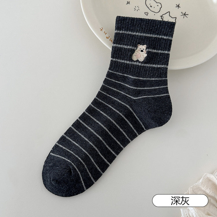女襪|灰色襪子女夏季條紋卡通刺繡彈力中筒襪棉質親膚吸汗透氣堆堆襪「MI1088」25.04-3