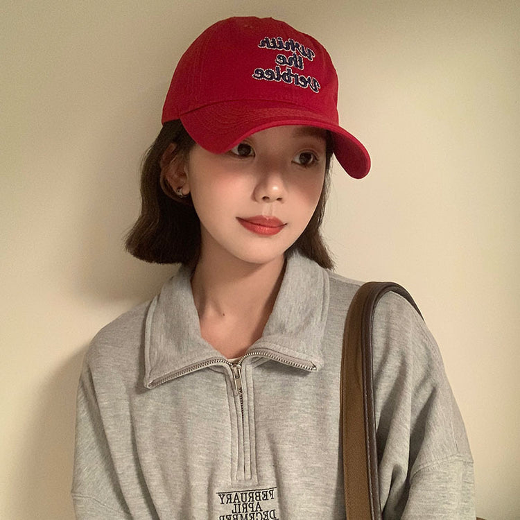 流行帽子|新款春秋季彎檐情侶大頭圍顯臉小百搭字母棒球帽百搭軟頂遮陽帽女「C3582」24.01-2