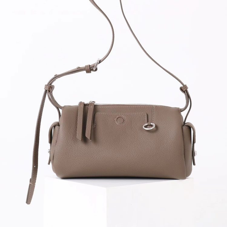 質感真皮|2025新款輕奢小眾高級感頭層牛皮枕頭相機包輕便簡約通勤百搭單肩包「OS53107」25.11-3