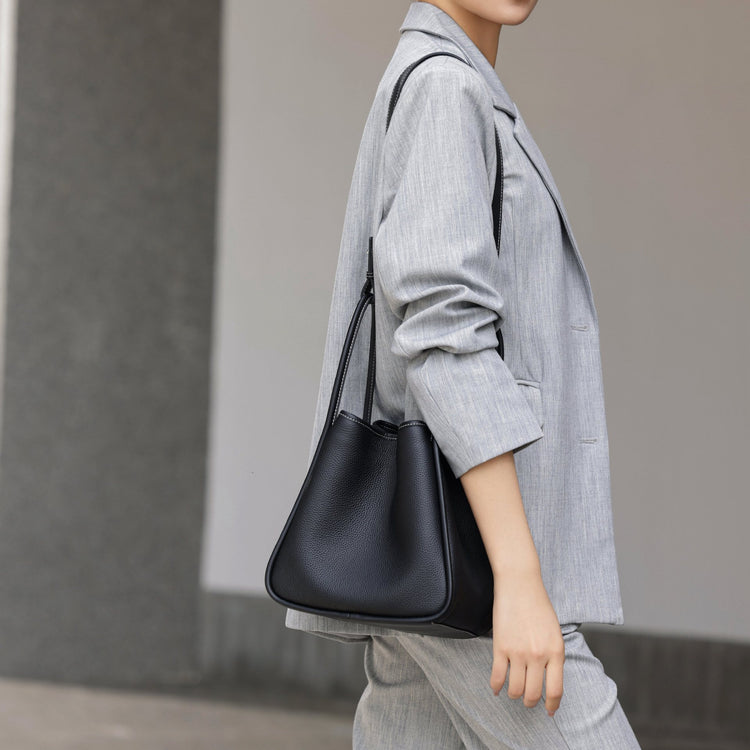 質感真皮|2024新小眾設計頭層牛皮菜籃子大容量通勤手提水桶包女包「6910」24.03-4