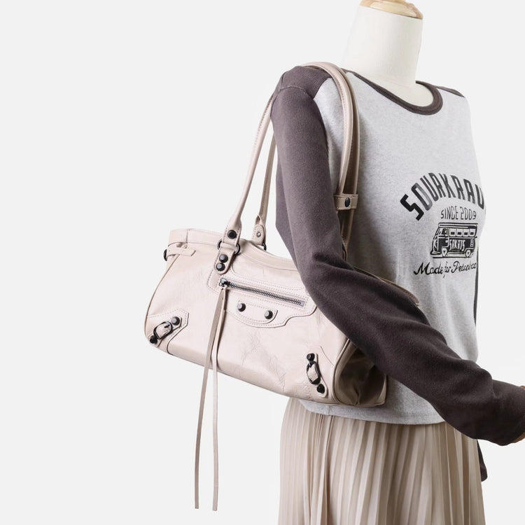 質感真皮|2025新款頭層油臘皮橫款機車包復古鉚釘休閒通勤單肩腋下托特包女「1186-O」25.10-1