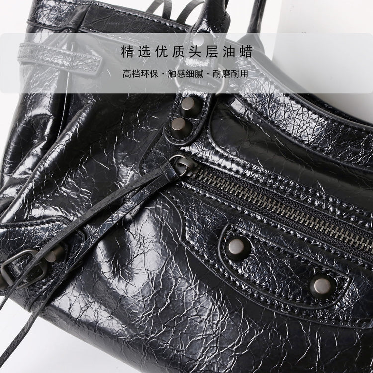 質感真皮|2025新款頭層油臘皮橫款機車包復古鉚釘休閒通勤單肩腋下托特包女「1186-O」25.10-1