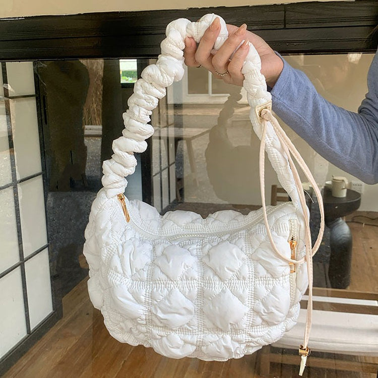日韓流行|小眾泡芙包百搭單肩腋下包韓版羽絨棉服包休閒斜挎包褶皺雲朵包女「M8910」24.10-1