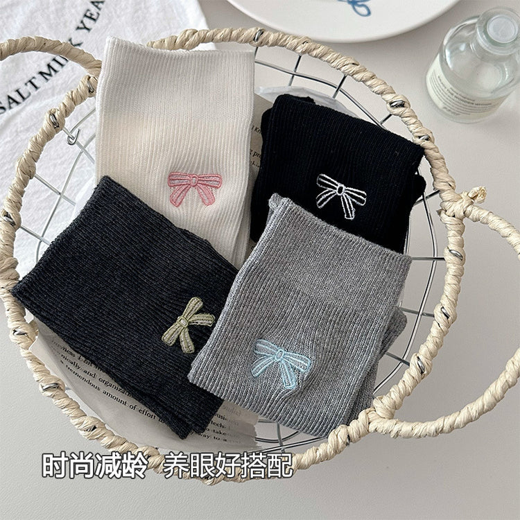女襪|刺繡蝴蝶結襪子女簡約ins潮流彈力無骨中筒襪棉質吸汗透氣堆堆襪「DMS5014」25.03-1