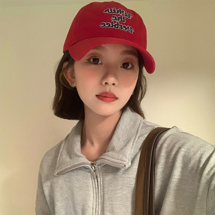 流行帽子|新款春秋季彎檐情侶大頭圍顯臉小百搭字母棒球帽百搭軟頂遮陽帽女「C3582」24.01-2