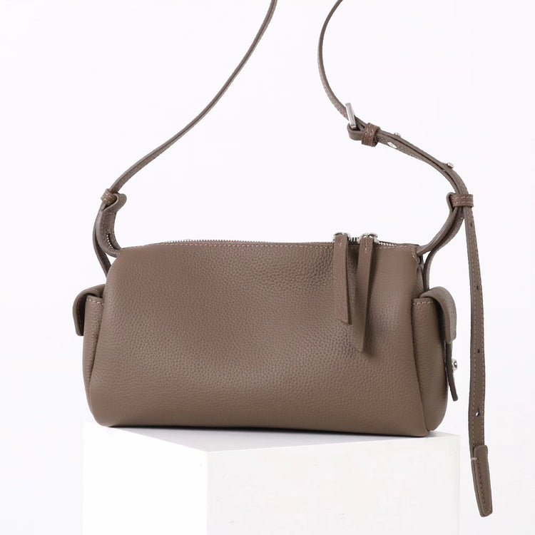 質感真皮|2025新款輕奢小眾高級感頭層牛皮枕頭相機包輕便簡約通勤百搭單肩包「OS53107」25.11-3