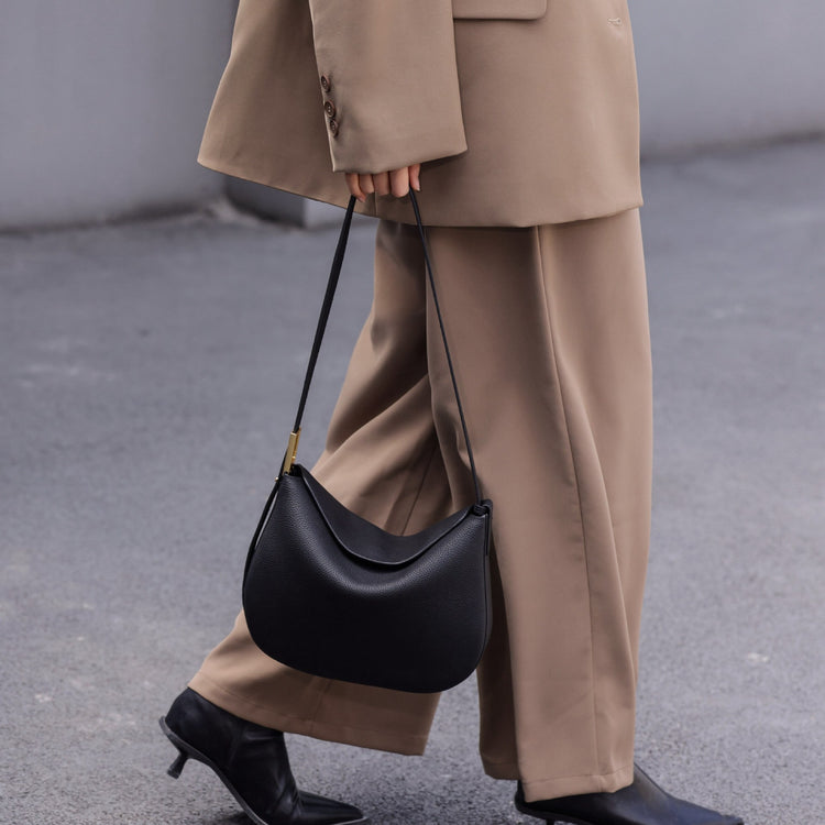 質感真皮|牛皮包2024春季新款簡約時尚半月包復古純色百搭單肩腋下包女「6897」24.02-2