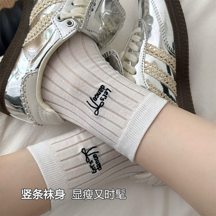 女襪|白色襪子女春夏季薄款彈力竪條襪身中筒襪字母刺繡配德訓鞋堆堆襪「W0116」25.03-3
