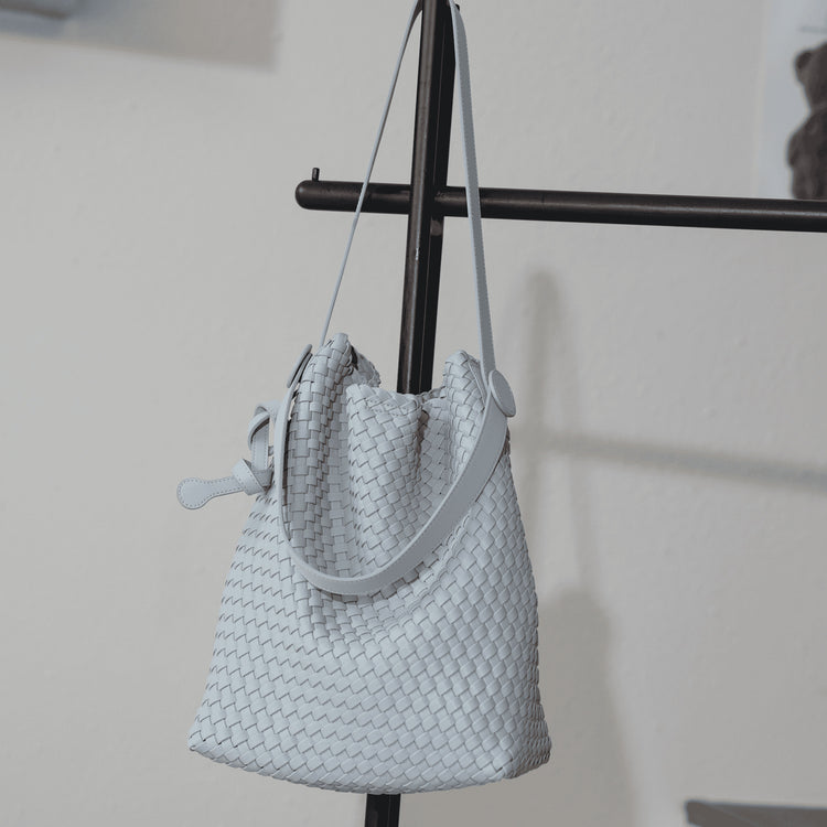 質感真皮|2024夏新款休閒編織菜籃水桶包小眾大容量單肩高級感簡約斜背包「6942」24.07-2