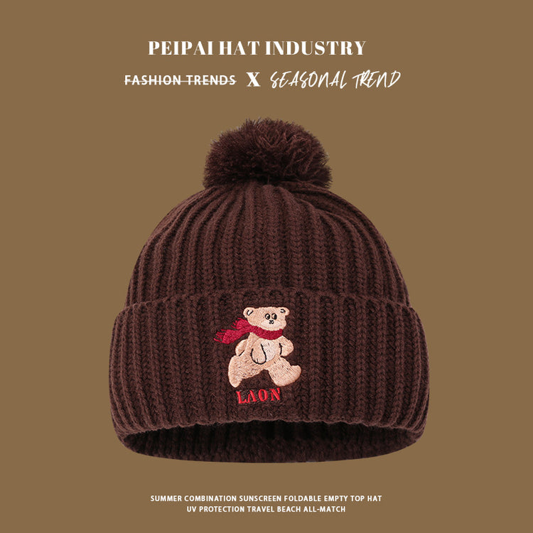 流行帽子|韓版可愛紅巾小熊LAO毛球針織帽冬季保暖百搭防風加厚顯臉小冷帽「C4729」24.10-4