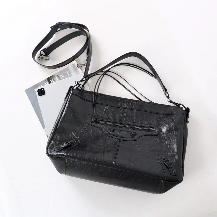 質感真皮|2025新機車包時尚百搭單肩腋下包簡約風格日常使用休閒鉚釘包「1187」25.09-5