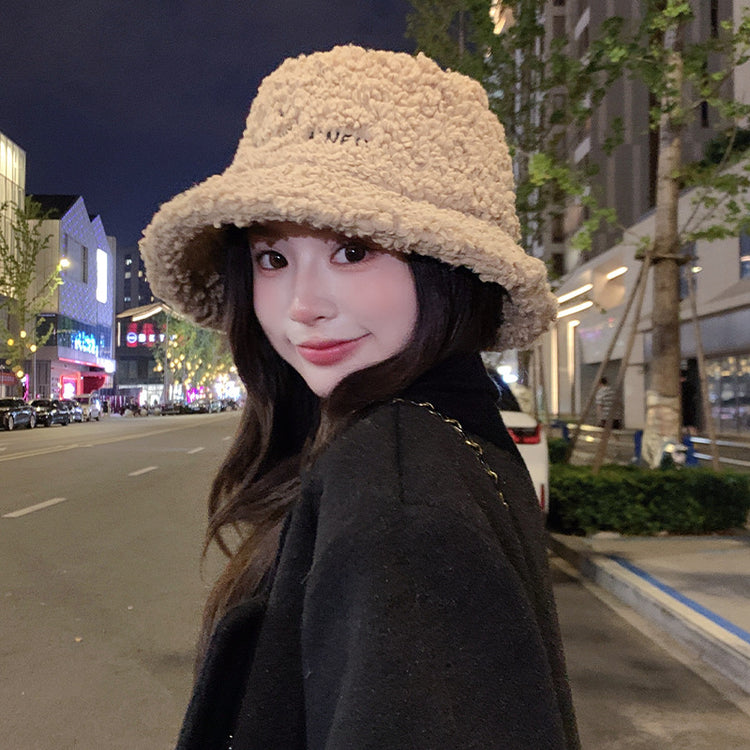 流行帽子|可愛笑臉NN繡花羊羔絨漁夫帽女冬季百搭時尚顯臉小毛絨帽護耳盆帽「C4726」24.10-4