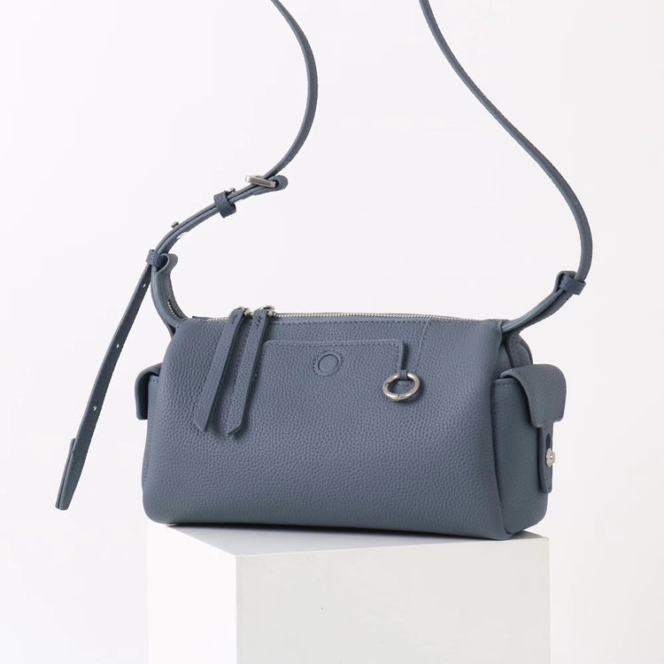 質感真皮|2025新款輕奢小眾高級感頭層牛皮枕頭相機包輕便簡約通勤百搭單肩包「OS53107」25.11-3