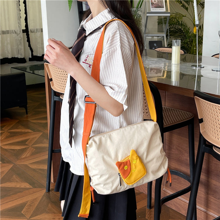 致青春|可愛貓咪斜背包卡通休閒韓版輕便小背包大容量設計感通勤單肩包「909-123」25.06-2