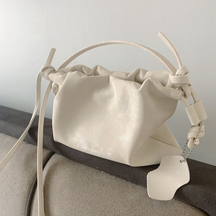 質感真皮|新中式褶皺雲朵包真皮女包時尚簡約包款女抽繩福袋餃子包「2430A」24.04-1