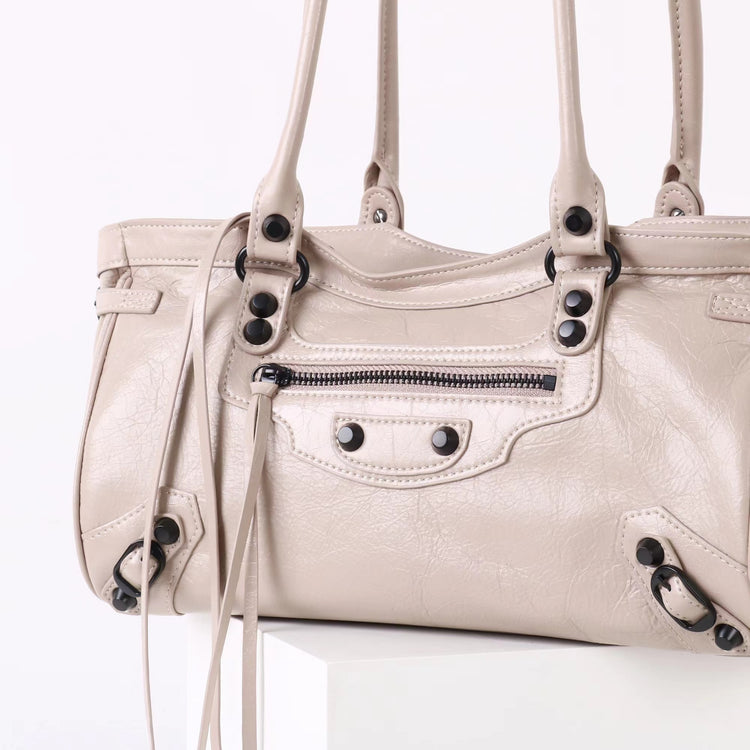 質感真皮|2025新款頭層油臘皮橫款機車包復古鉚釘休閒通勤單肩腋下托特包女「1186-O」25.10-1