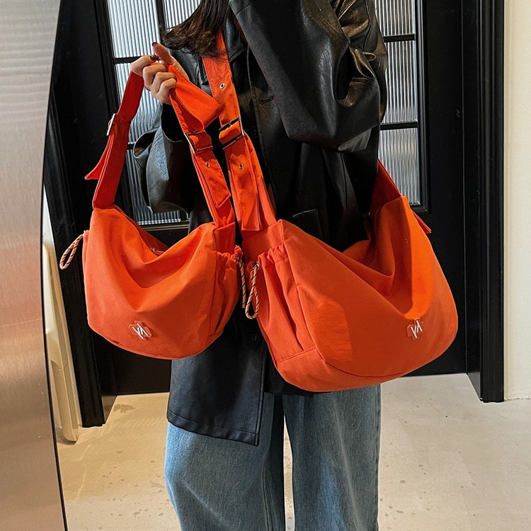 致青春 | 大容量餃子包包女2025新款潮流男女旅行包休閒通勤單肩斜挎包「2505-126」25.02-3