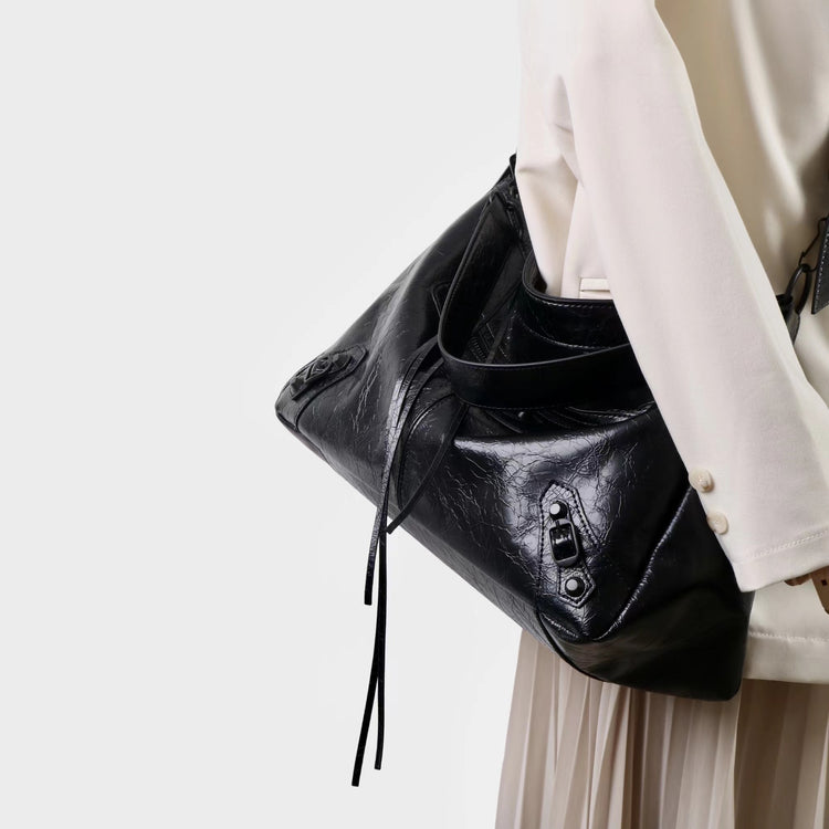 質感真皮|2025新機車包時尚百搭單肩腋下包簡約風格日常使用休閒鉚釘包「1187」25.09-5