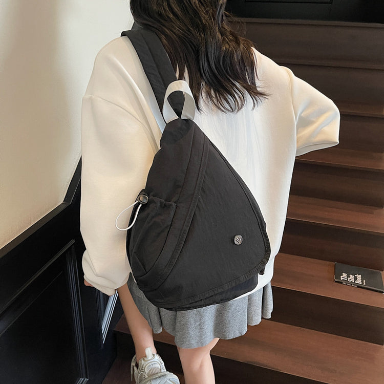 致青春|休閒胸包女輕便大容量騎乘運動背包高顏值戶外通勤斜背包「2560-123」25.09-3