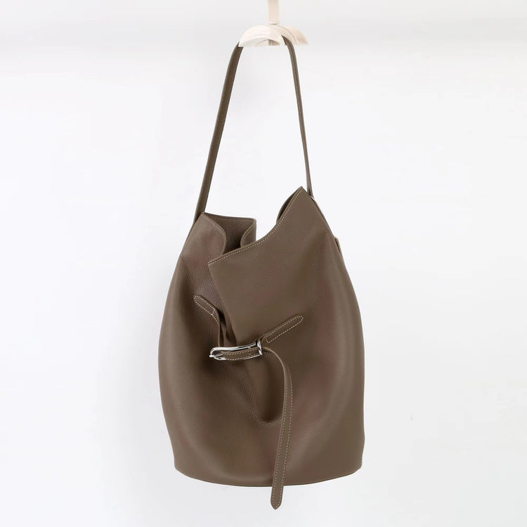 質感真皮|2025新頭層牛皮托特包hobo腋下包皮帶裝飾餃子水桶包百搭單肩包「6185」25.11-2