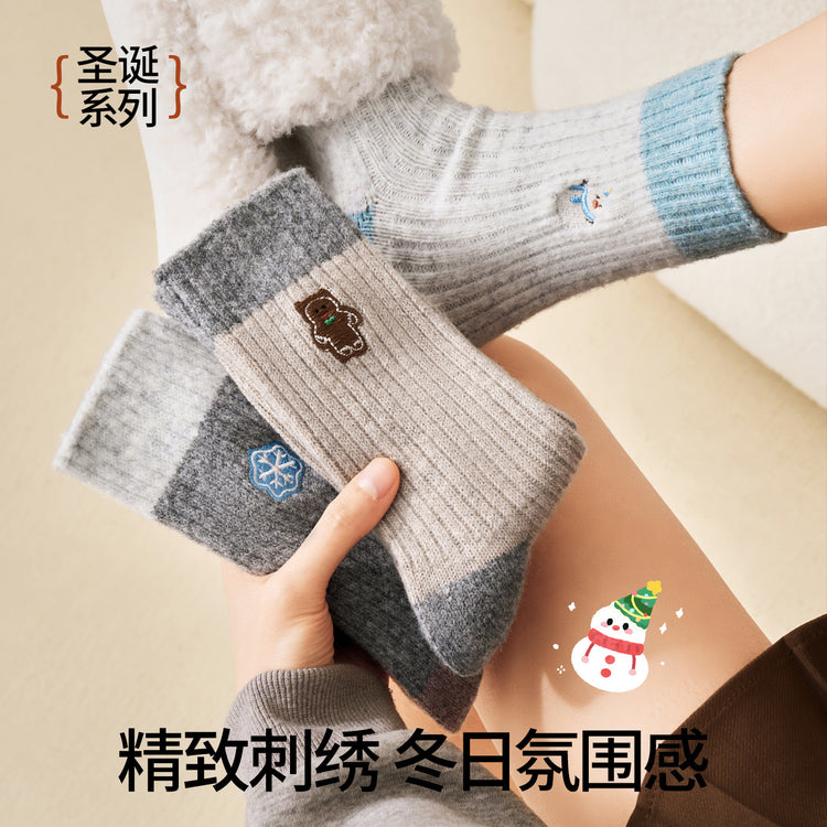 女襪|撞色美利奴羊毛襪子女冬季加厚保暖聖誕襪可愛復古刺繡彈力中筒襪「AM25108」25.12-2