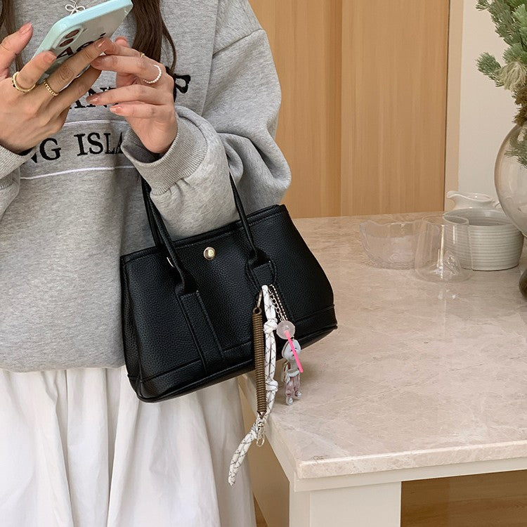 日韓流行|流行爆款小包包女2025新款春夏百搭斜背包時尚手提水桶包「D8966」25.04-1