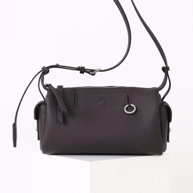 質感真皮|2025新款輕奢小眾高級感頭層牛皮枕頭相機包輕便簡約通勤百搭單肩包「OS53107」25.11-3