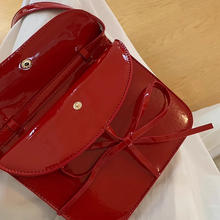 日韓流行|韓國小眾設計包包女2024新款時尚紅色亮面蝴蝶結小方包高級感百搭斜背包「9319#」24.04-1