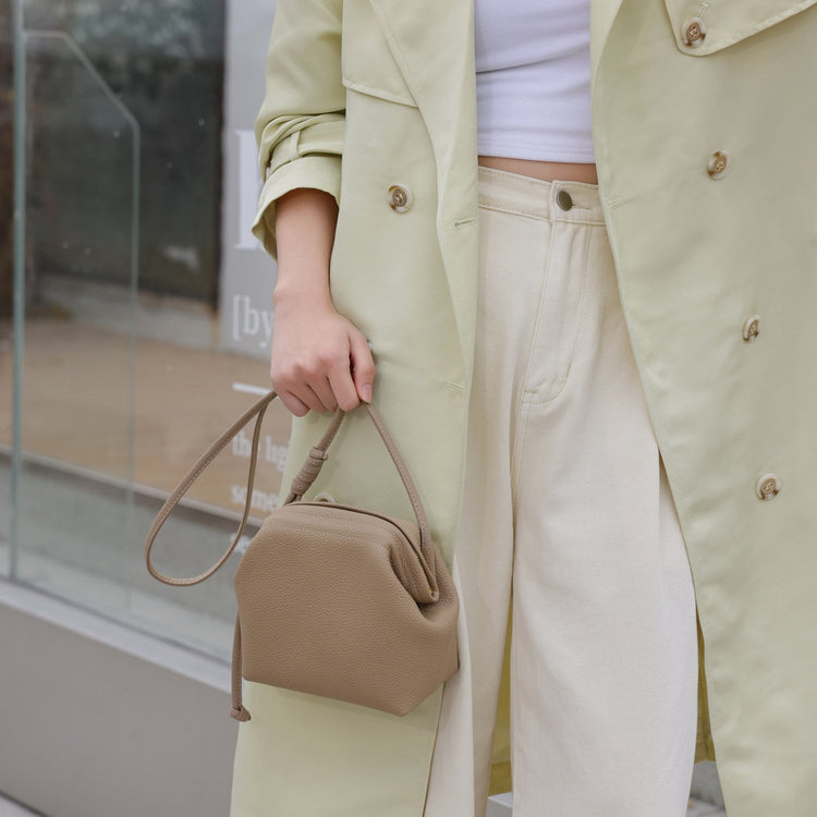 質感真皮|2024年新韓版小眾設計頭層牛皮真皮女包單肩斜背通勤貝殼包包女「6903」24.03-3