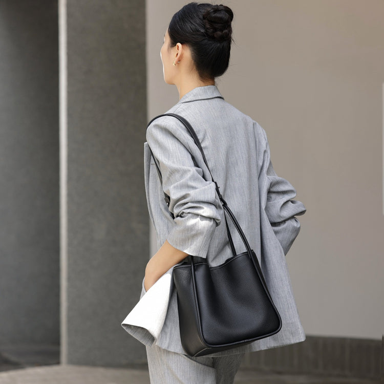 質感真皮|2024新小眾設計頭層牛皮菜籃子大容量通勤手提水桶包女包「6910」24.03-4