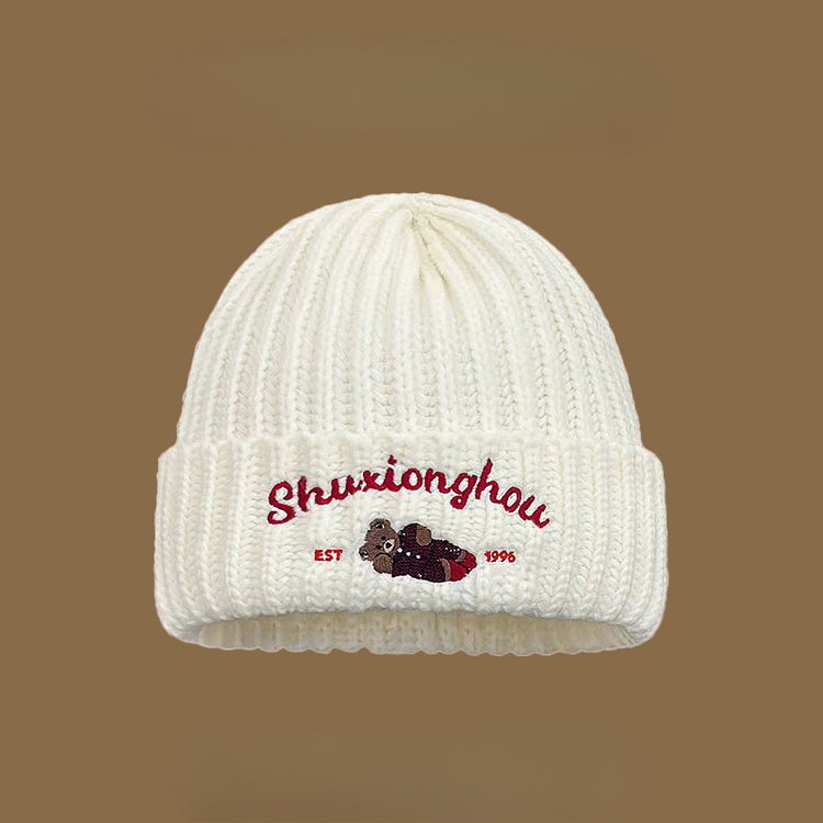 流行帽子|2024刺繡小熊針織帽女秋冬季新款保暖護耳百搭可愛毛線帽護耳冷帽「C4725」24.12-3