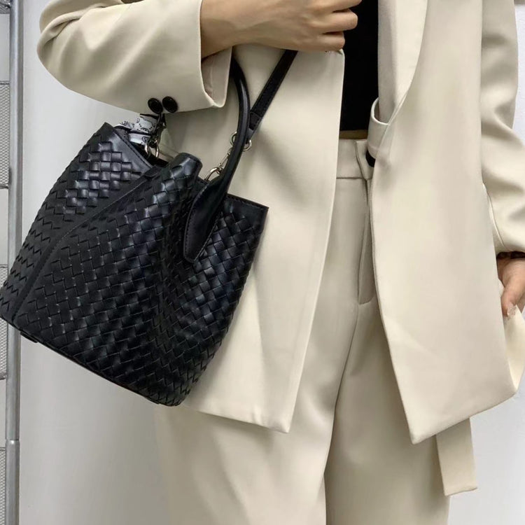 質感真皮 | 編織牛皮水桶包女斜背包大容量高級感真皮菜籃子手提包女通勤單肩「6006」24.08-4