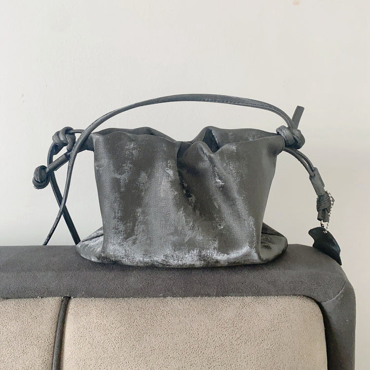 質感真皮|新中式褶皺雲朵包真皮女包時尚簡約包款女抽繩福袋餃子包「2430A」24.04-1