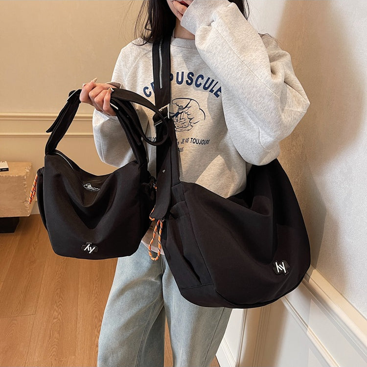 致青春 | 大容量餃子包包女2025新款潮流男女旅行包休閒通勤單肩斜挎包「2505-126」25.02-3
