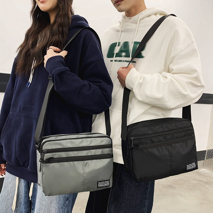 致青春|日系潮牌百搭單肩包男簡約個性斜背包休閒輕便通勤實用手機包「7003-240」24.04-3