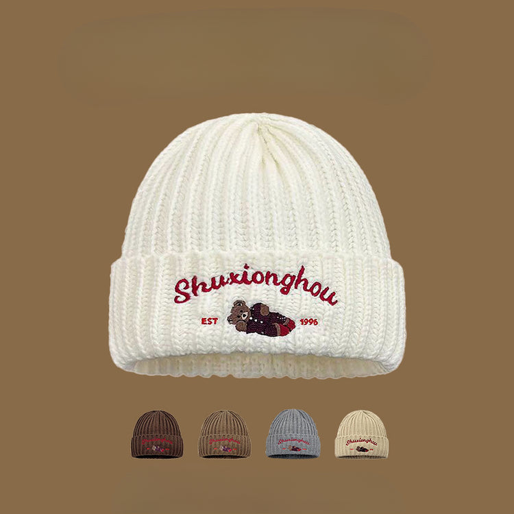 流行帽子|2024刺繡小熊針織帽女秋冬季新款保暖護耳百搭可愛毛線帽護耳冷帽「C4725」24.12-3