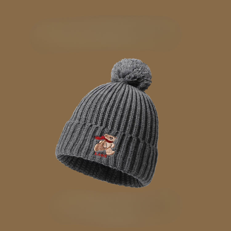 流行帽子|秋冬保暖帽子小眾設計小熊刺繡毛線帽美拉德風時尚情侶護耳針織帽「C4729」24.12-3