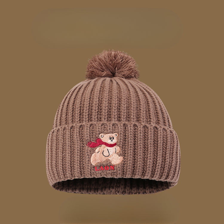 流行帽子|韓版可愛紅巾小熊LAO毛球針織帽冬季保暖百搭防風加厚顯臉小冷帽「C4729」24.10-4